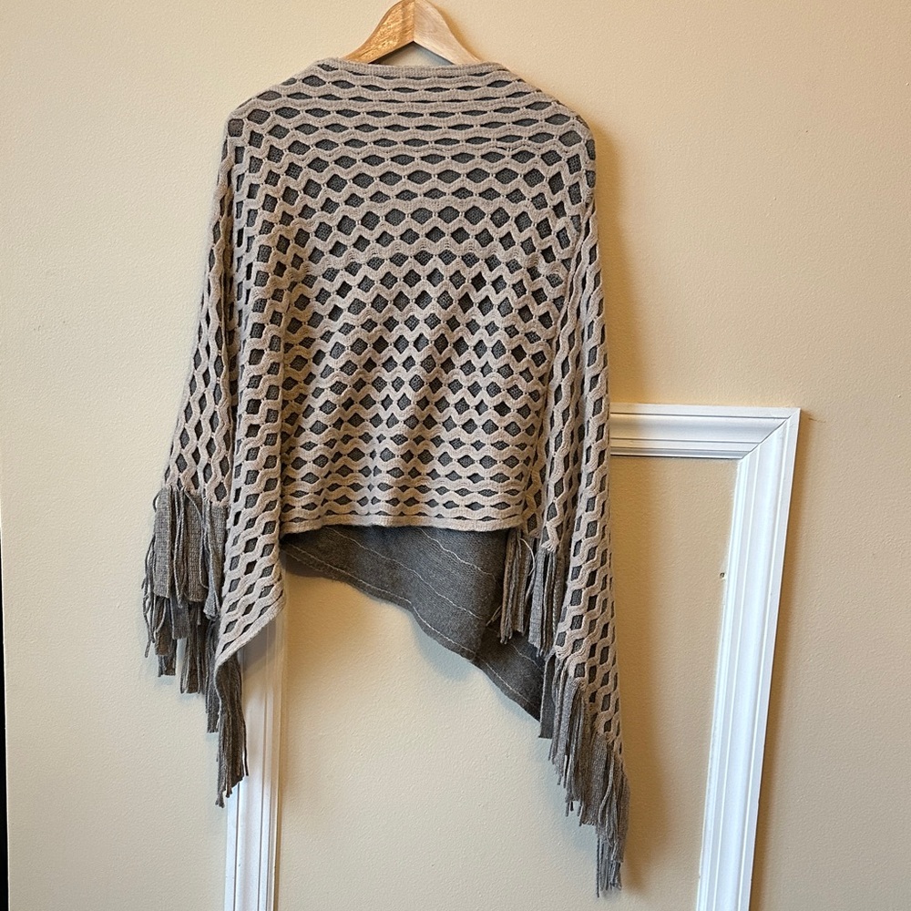 2 Chic Gray and Cream Geometric Poncho